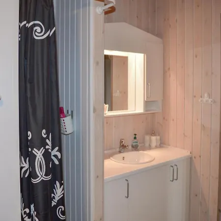 بيت للعطل Three Bedroom Holiday In