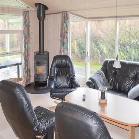 Three Bedroom Holiday In Hadsund